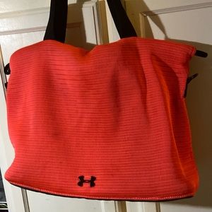 Under armor bag; drawstring on the side black